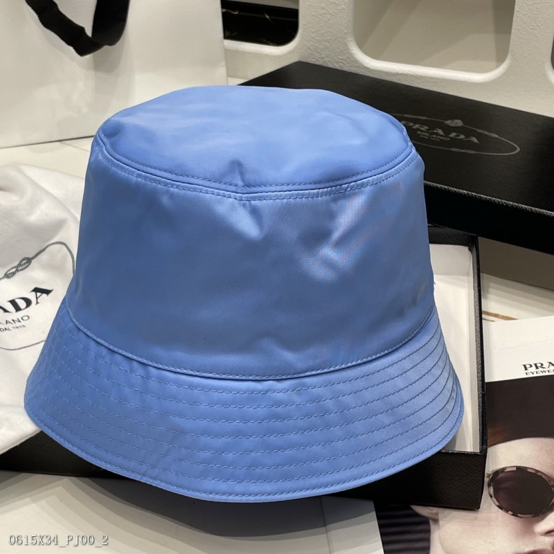 prada漁夫帽，設計簡約大方～品牌徽標，貼檐螺紋細節。