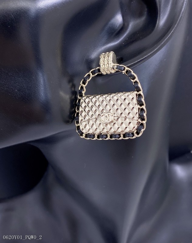 chanel最新款黑皮包包耳環一致ZP黃銅材質