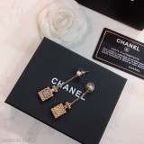 Chanel小香火爆耳釘長款耳環結合鏈條方方面面都很到位，整體設計簡約