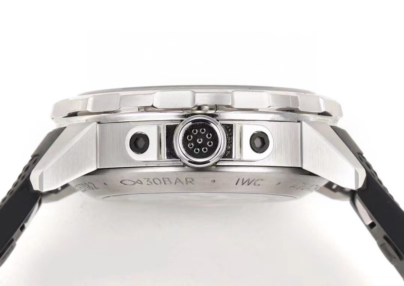 夏季新款IWC推出萬國海洋時計系列鯊魚腕錶!