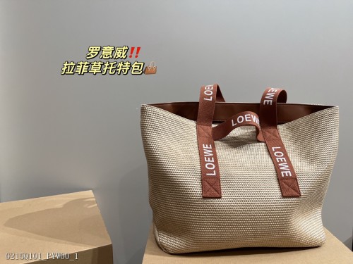 LOEWE羅意威拉菲草托特包 顏值很到位 任何風格都可輕松駕馭 集美必入