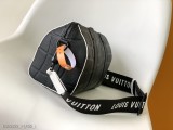 本款CityKeepall手袋來自卡塔爾『2022FIFA世界杯膠囊系列配有黑白編織肩帶和LV字母品牌皮革標簽