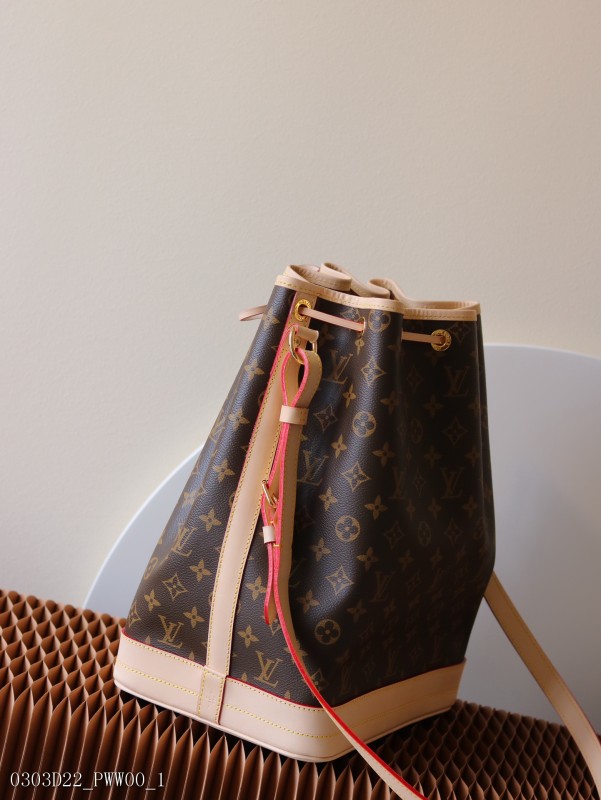 加斯頓-路易威登LV設計了這款經典的Noé手袋牢實而時尚