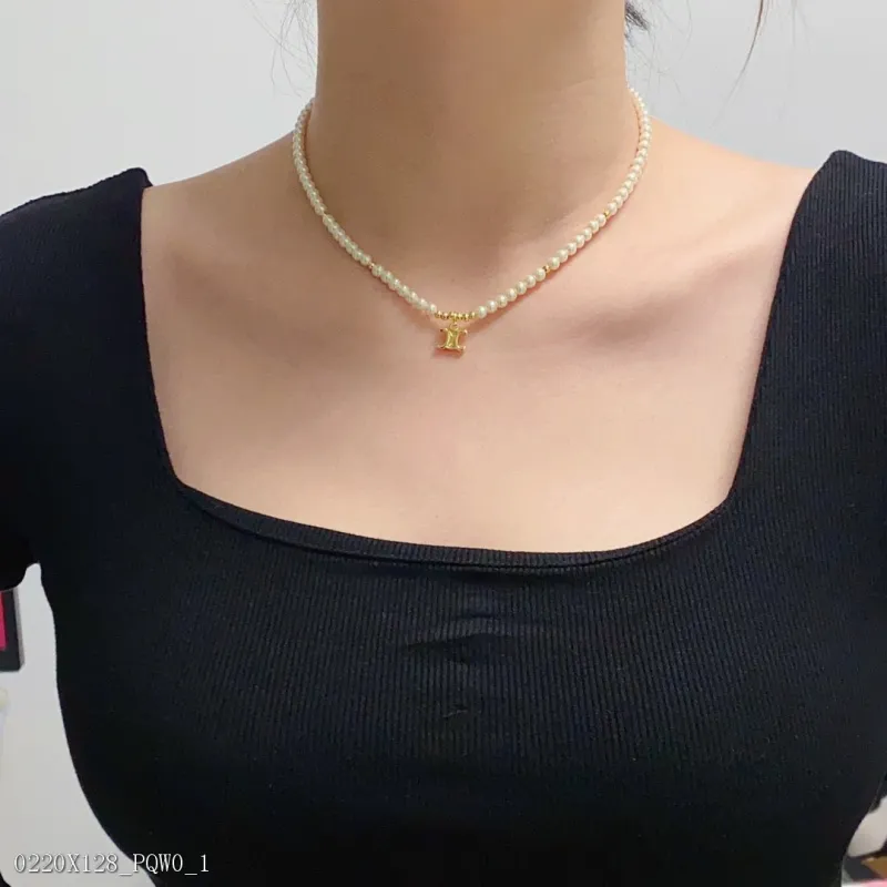 Celine賽琳凱旋門吊墜珍珠項鏈搭配凱旋門圖案
