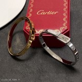 Cartier卡地亞官網最新發布火爆針扣頭手鐲進口精工