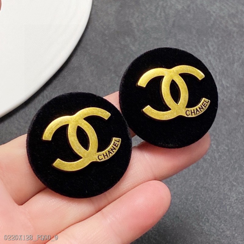 Chanel香奈Chanel字母雙C秋冬款毛絨耳釘美麗永遠敵不過經典黃金時期的香奈就是最經典