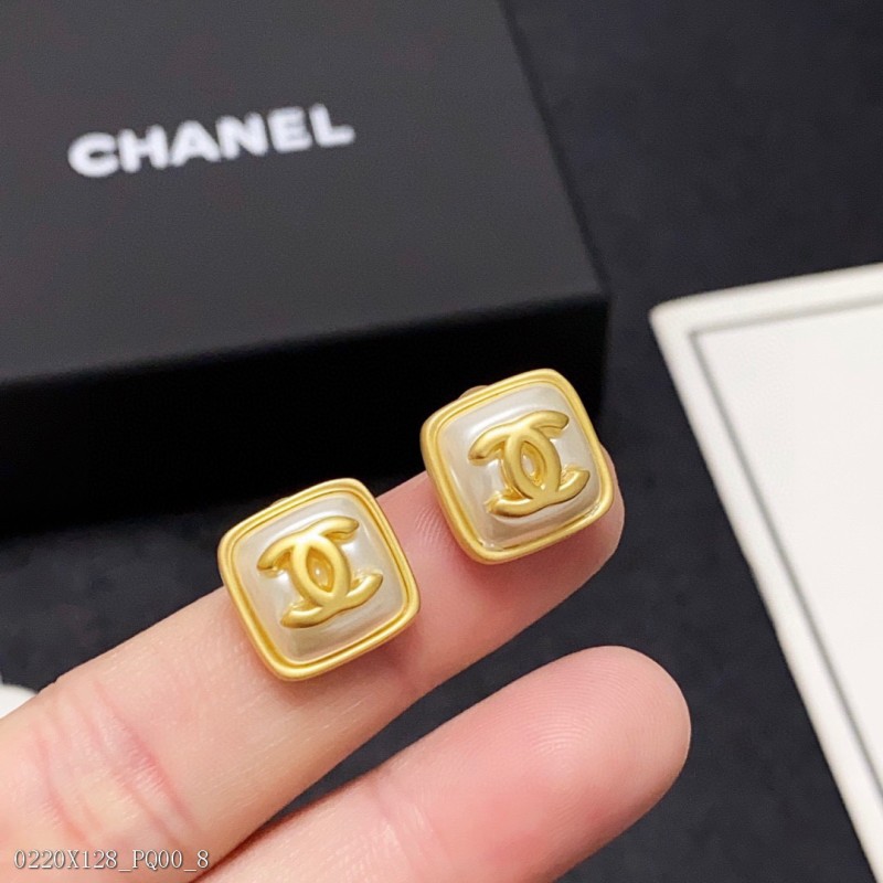 Chanel小香雙C簡約古金耳釘