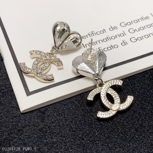 Chanel小香簡約風格愛心水晶鑽耳釘這款耳環