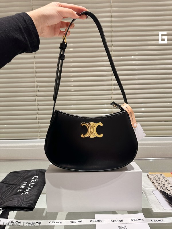 Celine24SU最新手袋TILLY精致又帶有甜美度的圓潤造型極具法式小資精髓肩帶可調節小巧又實用玫瑰粉色