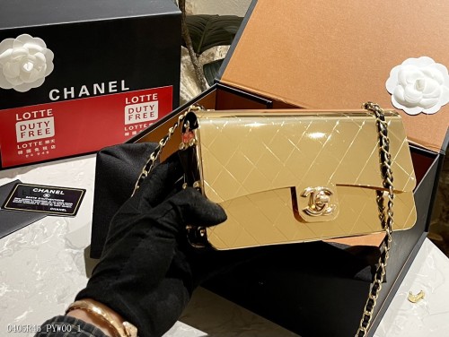 折疊盒Chanel新款元素來撩被這一季的金屬品戳中必須收藏這款春夏秀場金屬晚宴包