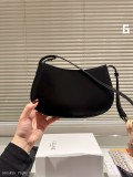 Celine24SU最新手袋TILLY精致又帶有甜美度的圓潤造型極具法式小資精髓肩帶可調節小巧又實用玫瑰粉色