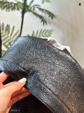 巴黎世家Balenciaga雙肩包方便又輕松雙肩包質地非常柔軟紋路為酷酷爆裂紋重量也非常輕內部設計多功能