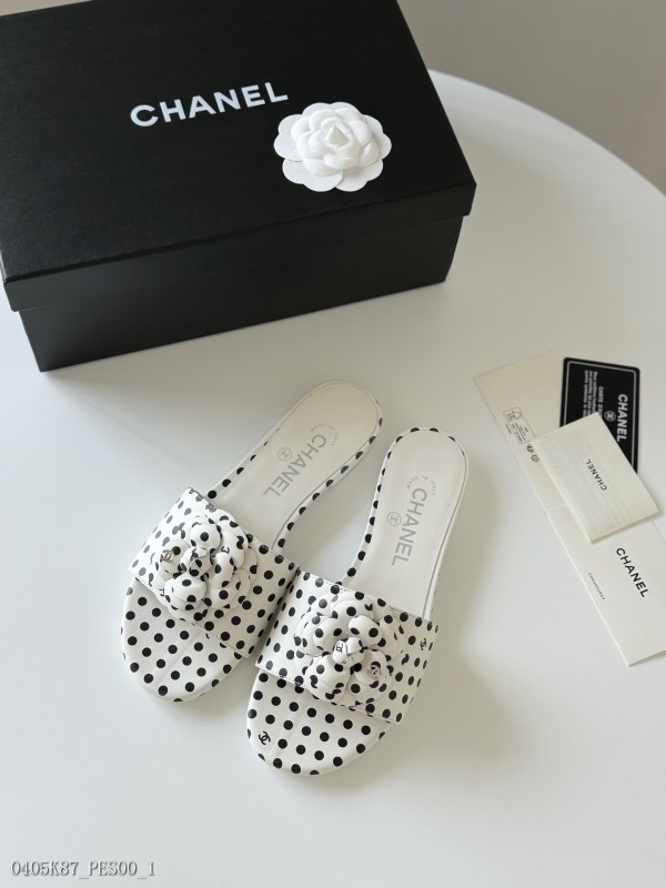 Chanel24P雙C山茶花拖鞋鞋面采用進口小牛皮