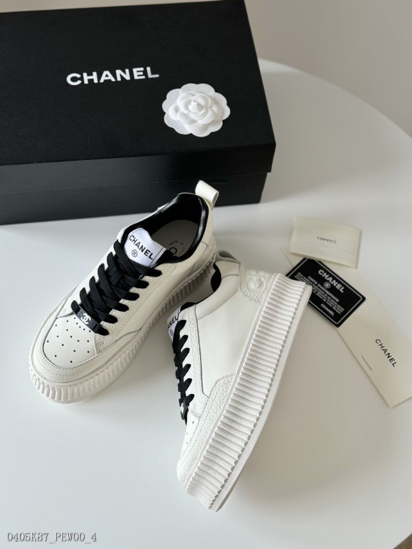 Chanel24新款熊貓拼色休閑鞋這款百搭的板鞋看似平平無奇上腳後屬實好搭