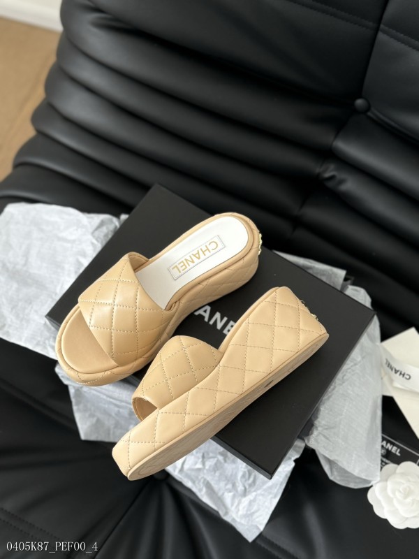 Chanel24P新款厚底坡跟拖鞋菱格厚底松糕涼鞋夏天一定要入的拖鞋系列