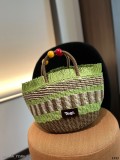 一起去度假吧然夏天永遠是彩色Tagi木頭果子編織度假包繽紛的色彩讓整個袋子有了度假氛圍輕松愜意