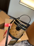 LVCannes圓筒包俗稱飯桶包飯盒包拼色老花款是最難買的造型小巧精致拎在手中超顯氣質