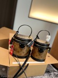 LVCannes圓筒包俗稱飯桶包飯盒包拼色老花款是最難買的造型小巧精致拎在手中超顯氣質
