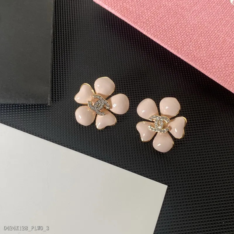 Ch@nel香奈兒粉色茶花字母耳釘，超驚艷超仙的一款