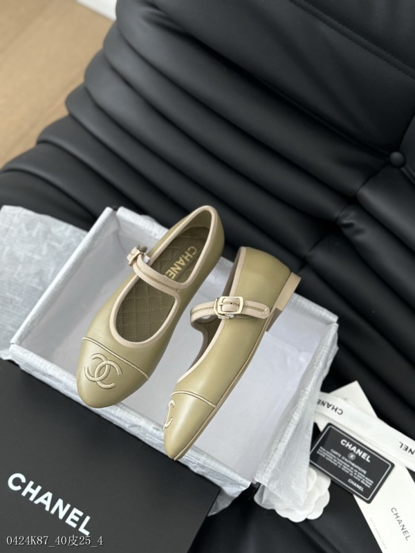 Chanel24S走秀款瑪麗珍單鞋簡約又不失甜美俏皮！ 燈芯絨斜紋拼接