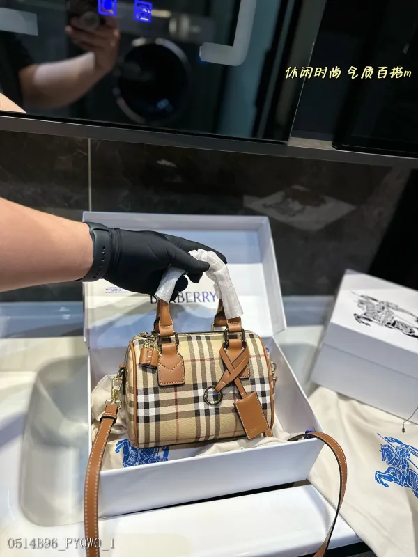 Burberry戰馬格波士頓中古包小枕頭手提包目BURBERRY博柏利一堆可可開愛愛的枕頭包來啦