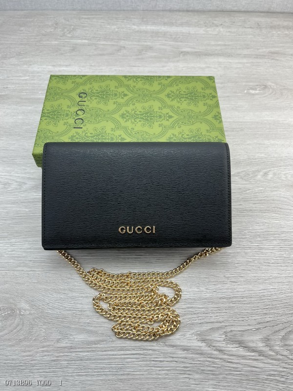 装饰手写体Gucci标识链带钱包小号皮革配饰系列无缝融合现代时尚元素