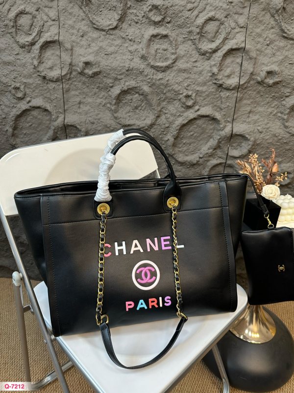 香奈兒CHANEL媽咪包沙灘包簡約休閑的設計深受歡迎而且容量夠大又輕便時髦