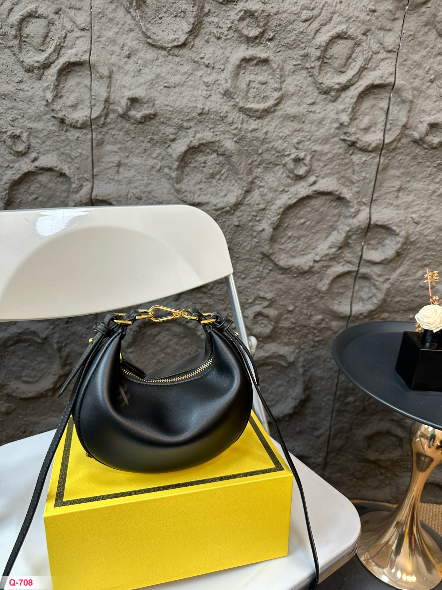 Find 女士用品,PRADA,FENDI,COACH,Tory Burch,Balenciaga,Fendi
