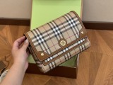 Burberry巴寶莉帆布郵差包自帶vintage氣質橄欖綠看起來更有質感 更特別 