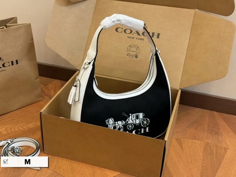COACH 新品 系列satchel月牙包 通勤背 商務 出差都可以 太愛了搜索蔻馳