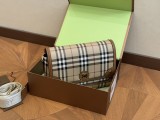 Burberry巴寶莉帆布郵差包自帶vintage氣質橄欖綠看起來更有質感 更特別 
