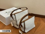 羅意威最近超級火的便當包最新款Loewe cubi 提花帆布材質搭配