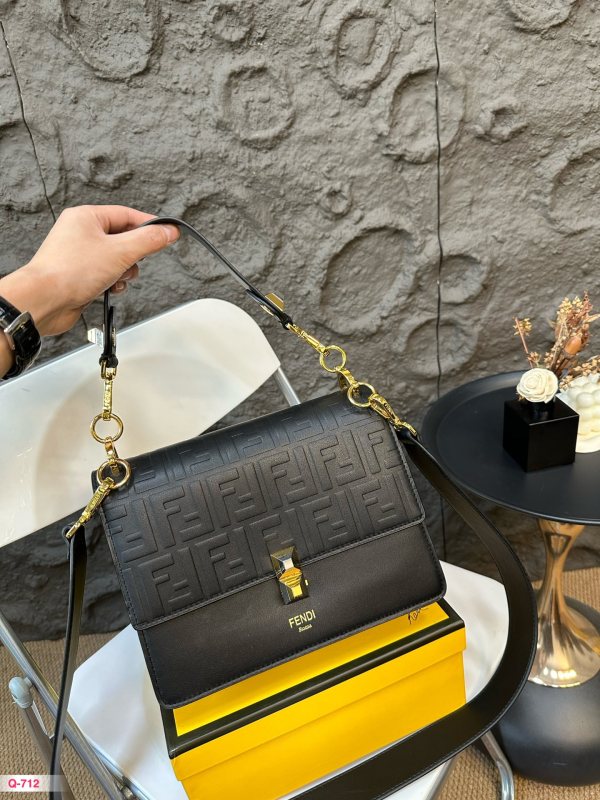 芬迪 Fendi 新款 KAN I系列款單肩包進口優質面料