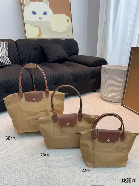 LONGCHAMP 22CM