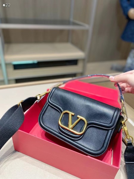 VALENTINO 22CM