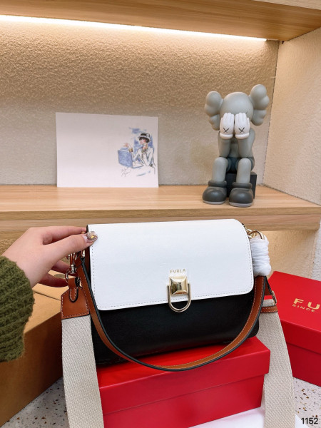 FURLA 25CM