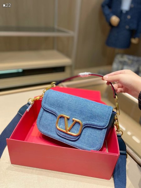 VALENTINO 22CM