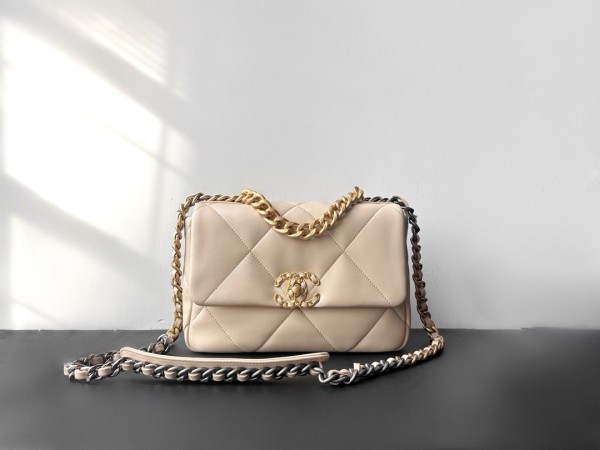 CHANEL 26CM