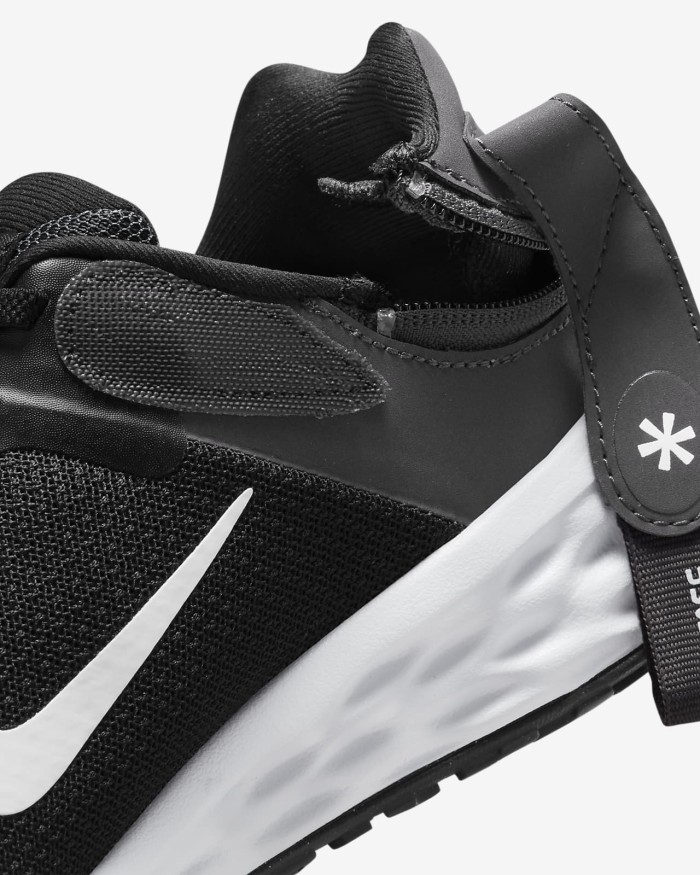Nike Revolution 6 FlyEase NN women's running shoes