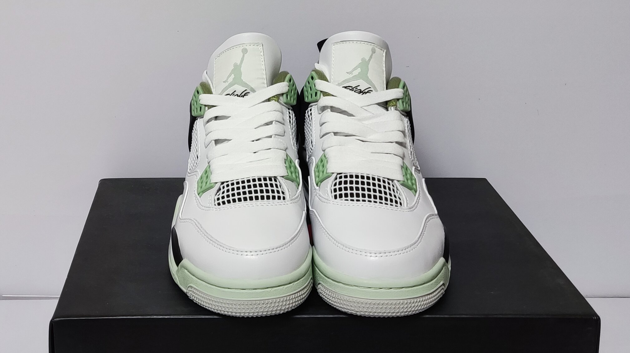 Reps Jordan 4 front