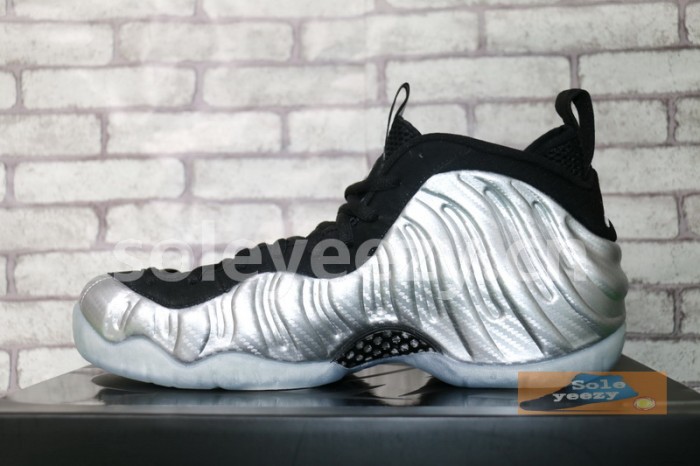 Authentic Nike Air Foamposite Pro “Silver Surfer”