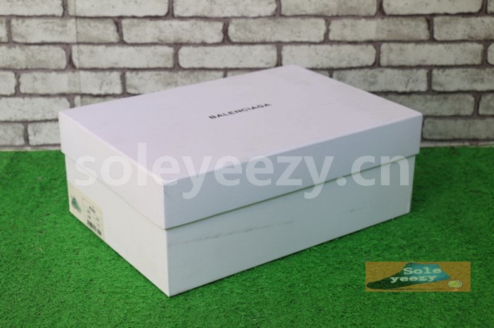 B 17FW Tripe-S High End Sneaker-002