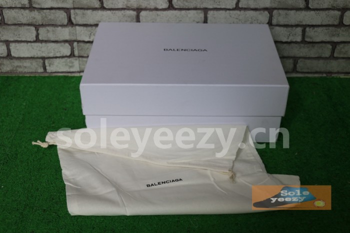 B 17FW Tripe-S High End Sneaker-003