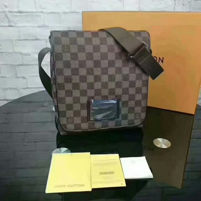 LV Men Hangbags AAA-031