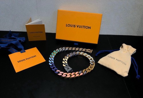 LV Necklace-033