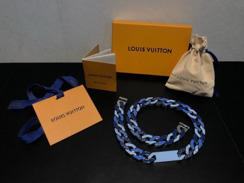 LV Necklace-035