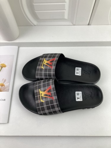 LV women slippers AAA-334
