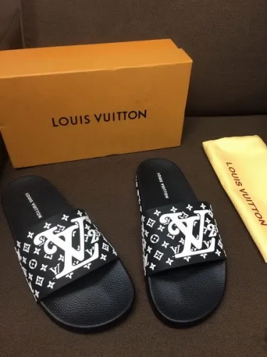 LV women slippers AAA-317