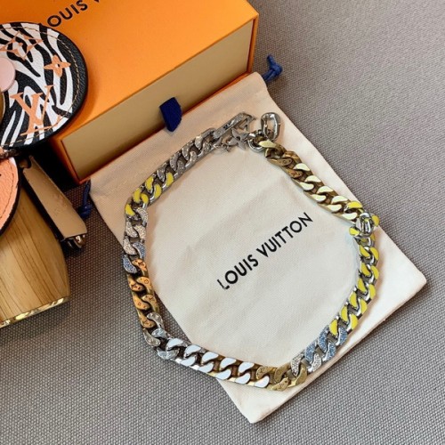LV Necklace-052