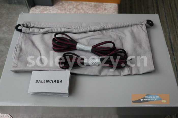 B 17FW Tripe-S High End Sneaker-065